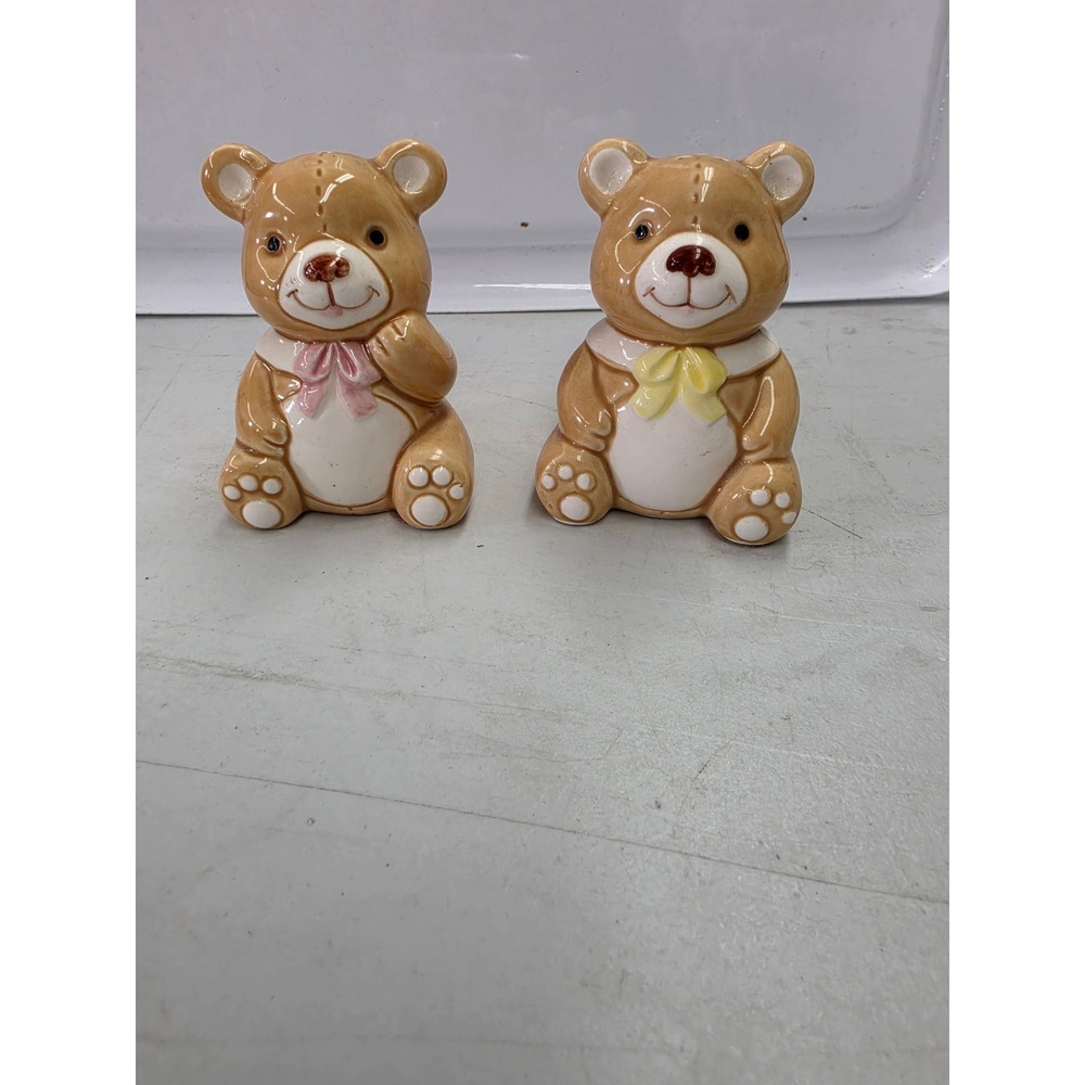 Vintage 1984 Geo Z Lefton Teddy Bear Salt and Pepper Shakers Set Ceramic Glossy